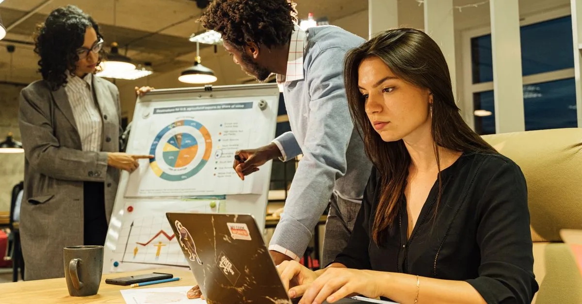 LinkedIn sales strategies B2B: Mastering Prospecting and Client Conversion
