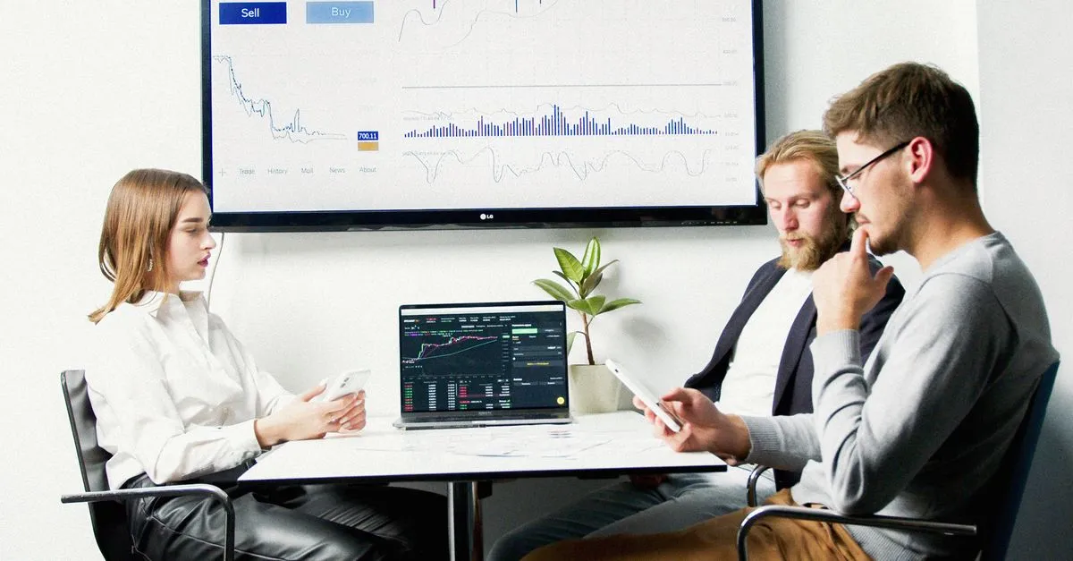 Salesforce Funnel Stages: Optimizing B2B Pipeline Management
